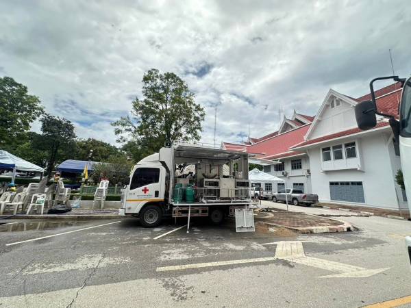 รถ Food Truck คันใหม่ มูลนิธิอาสาเพื่อนพึ่ง (ภาฯ) ยามยาก ลงพื้นที่จังหวัดสุโขทัย