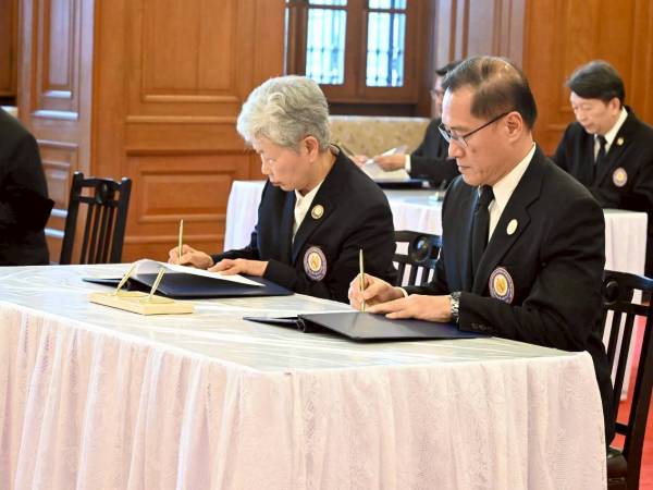มูลนิธิอาสาเพื่อนพึ่ง (ภาฯ) ยามยาก ร่วมถวายความอาลัย เข้าถวายสักการะเบื้องหน้าพระรูปสมเด็จพระเจ้าลูกเธอ เจ้าฟ้าพัชรกิติยาภาฯ