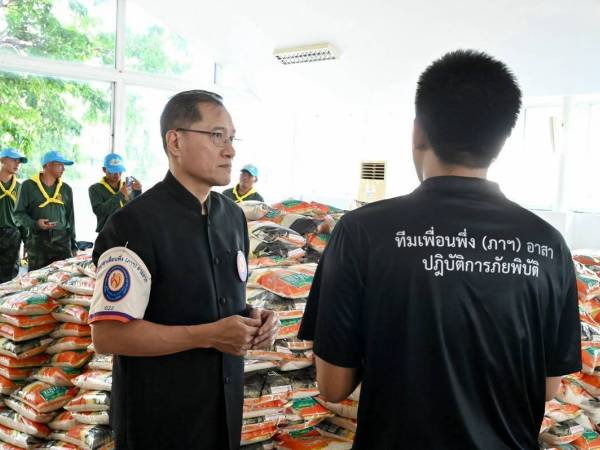มูลนิธิ อาสาเพื่อนพึ่ง(ภาฯ)ยามยาก เร่งบรรจุถุงยังชีพพระราชทาน เตรียมรับสถานการณ์ฝนหนักถึงหนักมาก ในช่วงสัปดาห์หน้า