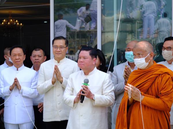 ร่วมทำพิธีเททองเพื่อ หล่อพระพุทธรูปปางไสยาสน์