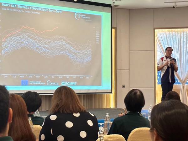 เป็นวิทยากรบรรยายพิเศษเรื่อง ’’Climate Change‘’